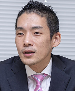 八百枝 玄士 氏