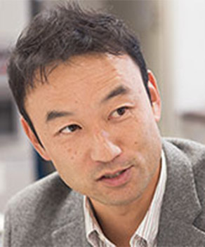 岡本 建史 氏