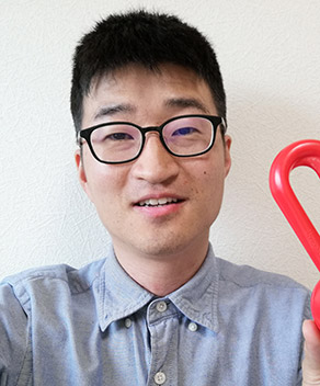 里吉 一浩 氏