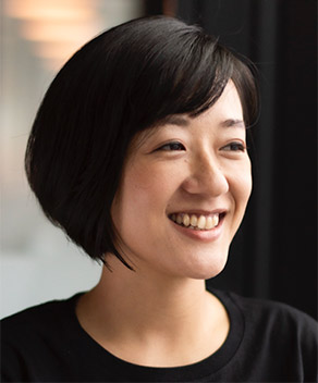 松下 真子 氏