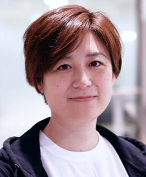 岡 桃子 氏