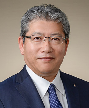 亀山 満 氏