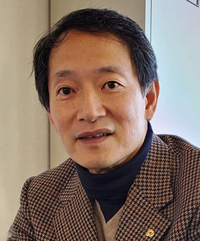 堀地 元 氏