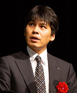 飛鷹 亮 氏