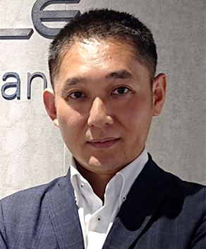 藤田 晋嗣 氏