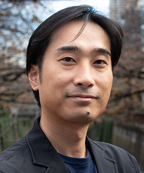 新井 崇志 氏