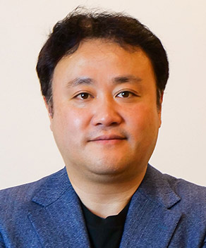 吉積 礼敏 氏