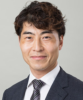 里見 宗律 氏