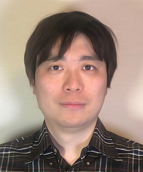 新 俊駿 氏