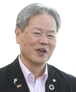 安藤 孝夫 氏