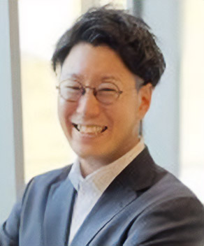 長井 俊明 氏