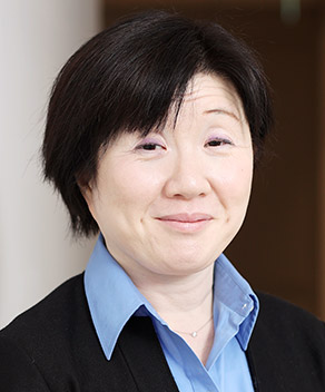 上原 佳子 氏