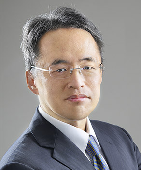 井上 康晴 氏