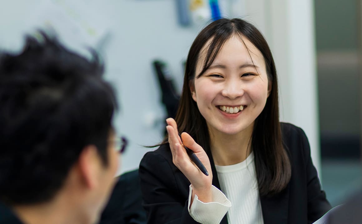 「さん」付けで呼び合う、フラットな関係性