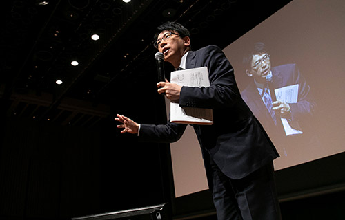 明治大学文学部 教授 齋藤 孝 氏