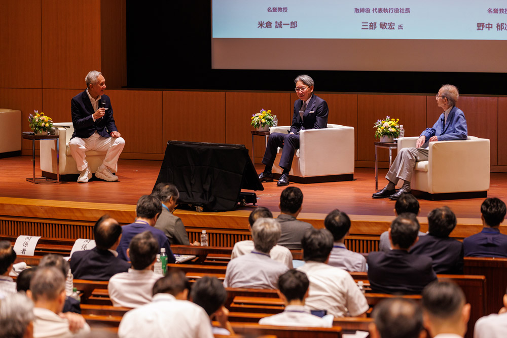 「特別LIVE鼎談!」の様子