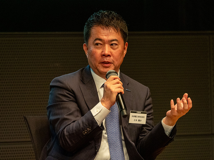 「<ダイアログセッション>最高技術責任者3名と議論!CTOの役割の再考」の様子